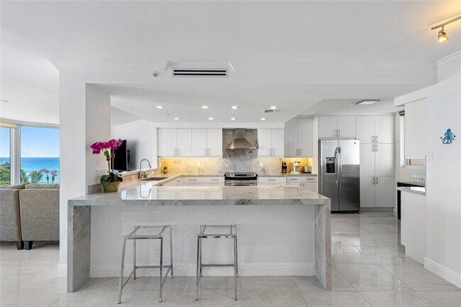 Building Photo - 2575 S Ocean Blvd