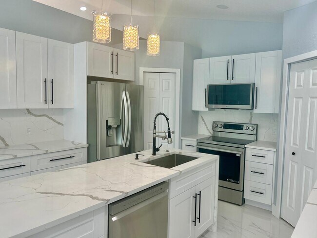 Foto del edificio - 3933 SW Kakopo St