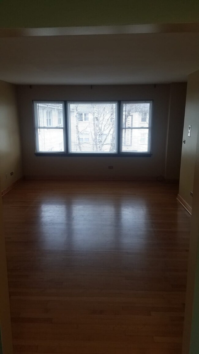 Living room - 5222 N Potawatomie Ave