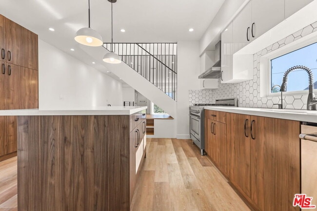 Foto del edificio - 803 N Harvard Blvd