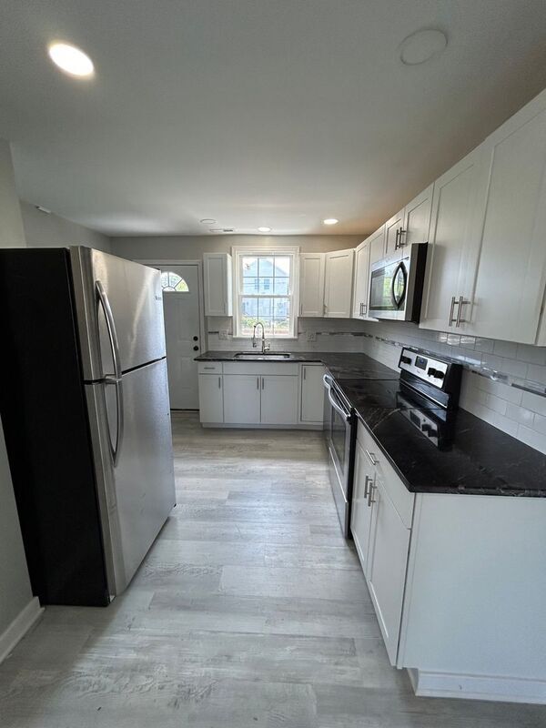 Foto del edificio - 1703 Peter Paul Blvd