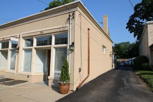 Building Photo - 216 Ardmore Ave