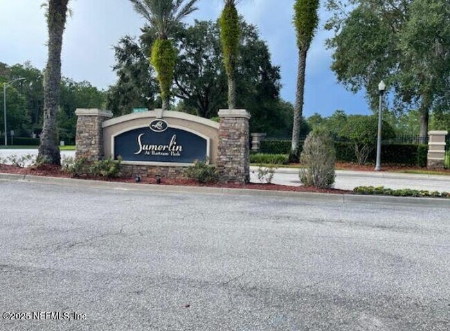 Foto del edificio - 13026 Sunset Lake Dr