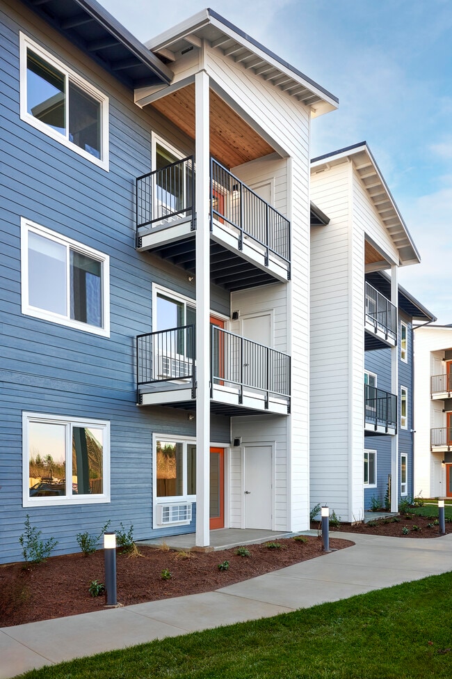 Building Photo - Wade Creek Commons