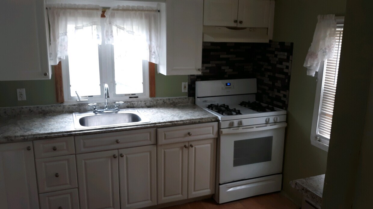 Primary Photo - 32 Curtis Avenue