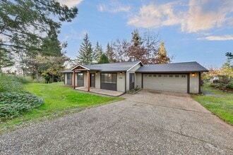 Building Photo - 2100 Deer Run Ct