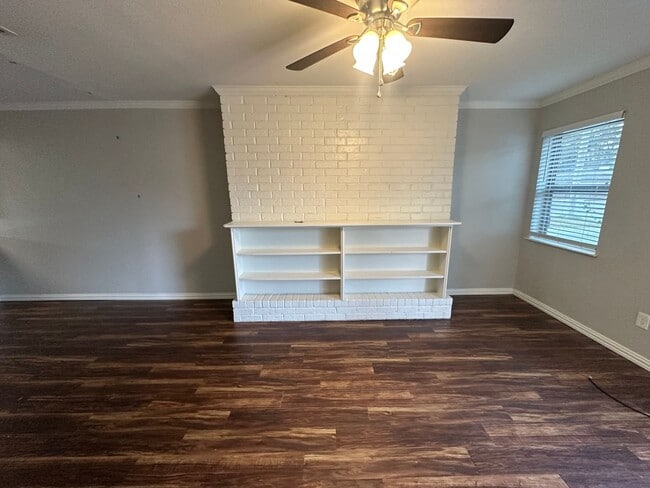 Building Photo - 811 McClenny Dr