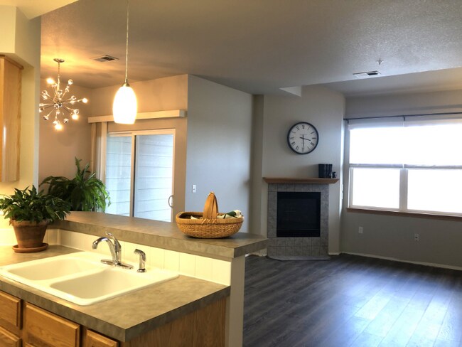 Foto del edificio - 4245 Boardwalk Dr