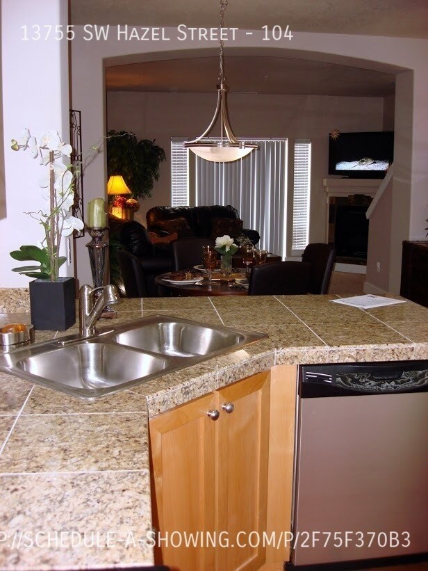 Building Photo - 3BDRM 2.5BTH Menlo Gardens Condo built in ...