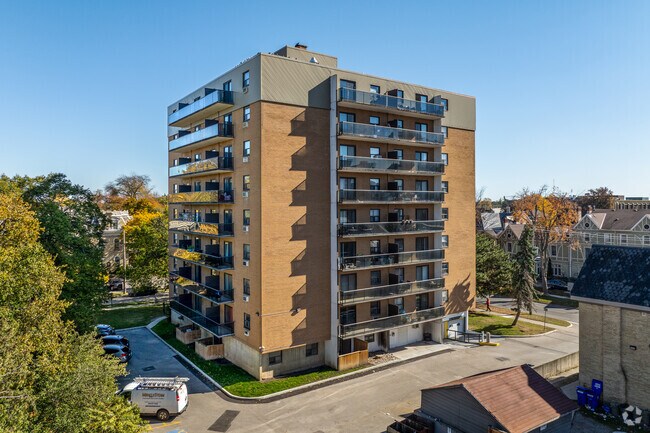 Photo du bâtiment - 498 Queens Avenue