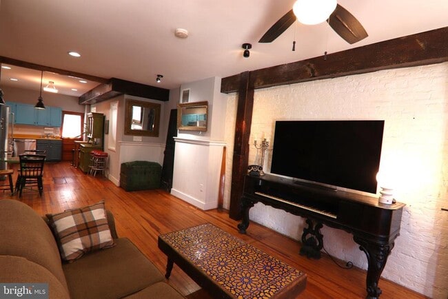 Building Photo - 1223 Haubert St