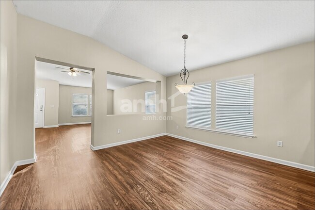 Foto del edificio - 422 Bostwick Cir