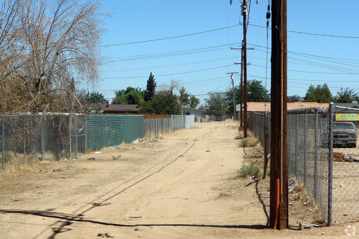 Building Photo - Buena Venture