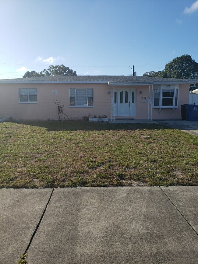 1528 77th Ave N, Saint Petersburg, FL 33702 House Rental in Saint