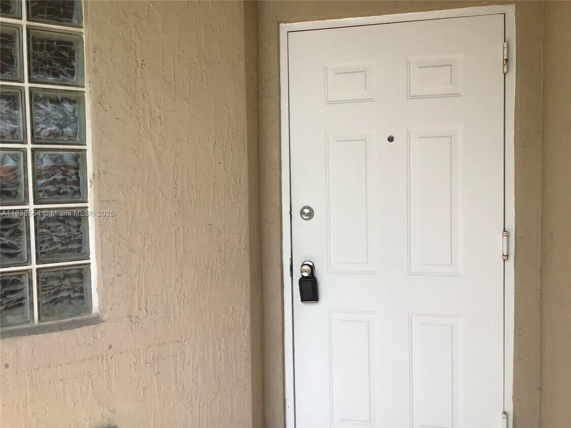 Foto principal - 10921 NW 88th Terrace