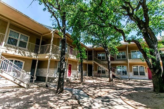 Foto del edificio - 2113 Holly Oaks Ln