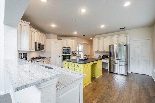 Building Photo - 9008 Thompson Dr