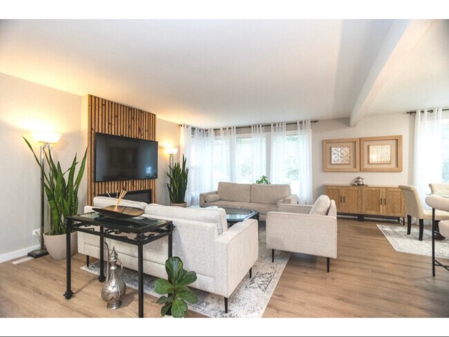 Foto del edificio - 726 Lawler Ave