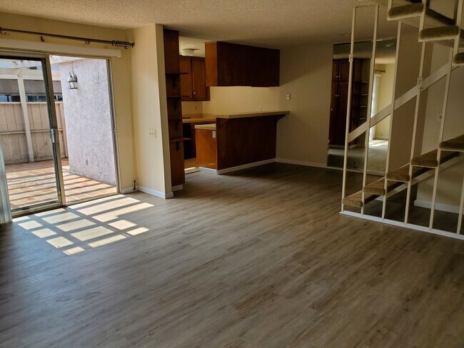 Foto del edificio - EASTER WAY-CONVENIENTLY LOCATED ON UCSD BU...