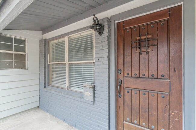 Building Photo - 234 Ravenhill Dr