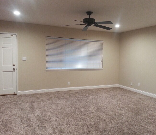 Building Photo - 4420 Colombo Dr