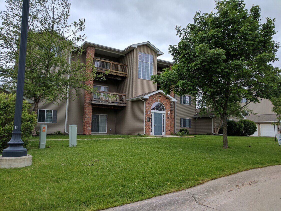 2664 Triple Crown Ln Unit 11, Iowa City, IA 52240 Condo for Rent in