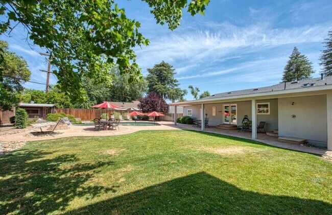 Foto del edificio - SE Visalia Spacious home coming soon!