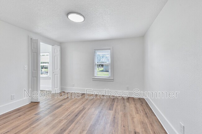Building Photo - 123 Mccallman Rd