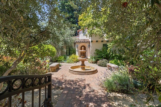 Foto del edificio - Mediterranean Beauty in Crescent Park – 5B...
