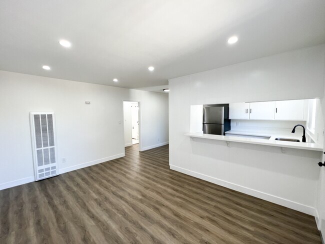 Building Photo - 5315 Lorna St