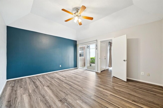 Foto del edificio - 2825 Camelot Ln