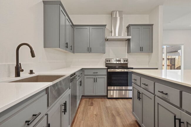 Kitchen - 522 Bedfordshire Dr