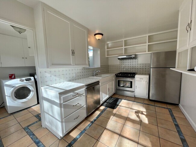 Foto del edificio - Adorable Two-Bedroom in the Hillcrest Area of Pacific Grove!