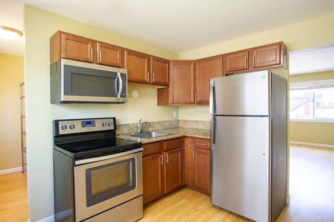Building Photo - Corner Apartment in Saint John's w/Parking...