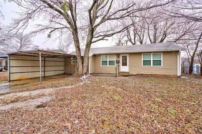Building Photo - 3326 Willow Creek Dr