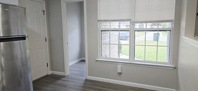 Building Photo - 930 Poppleton Dr