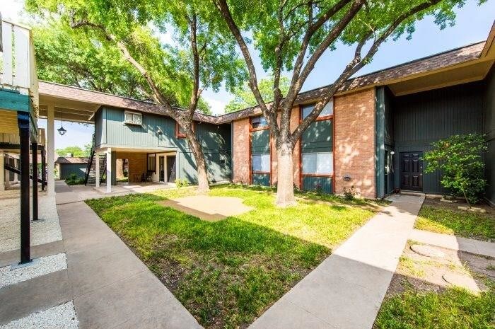 Primary Photo - 2211 Richcreek Rd