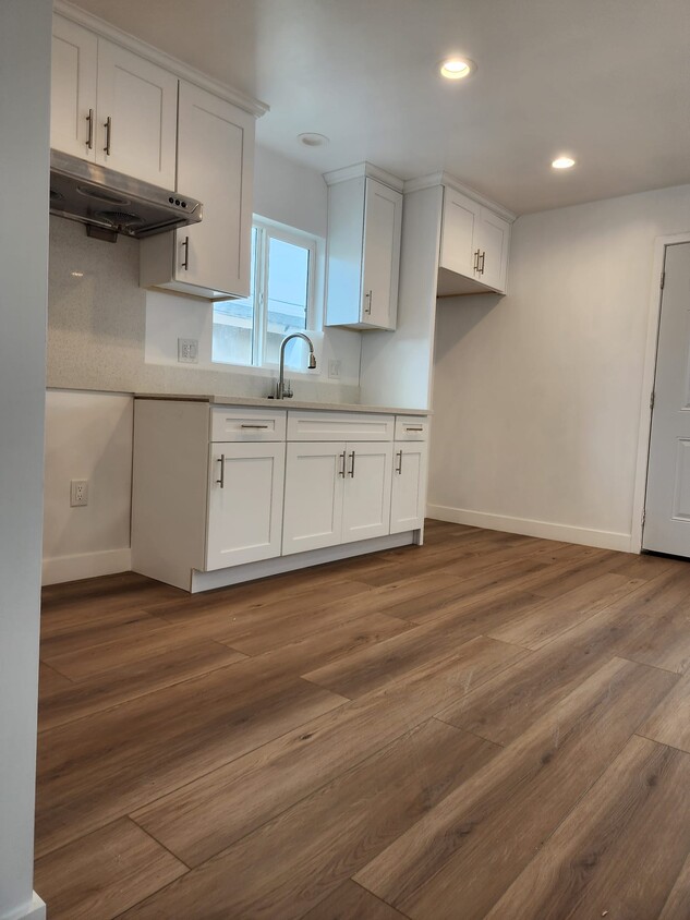 Foto principal - 6645 Darwell Ave
