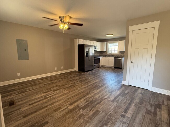 Foto del edificio - Beautiful 2 bed 1 bath Duplex