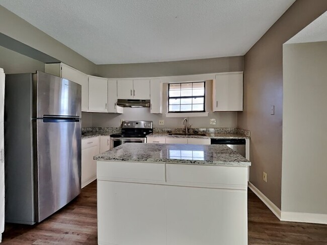 Building Photo - 17410 Cerrito Dr