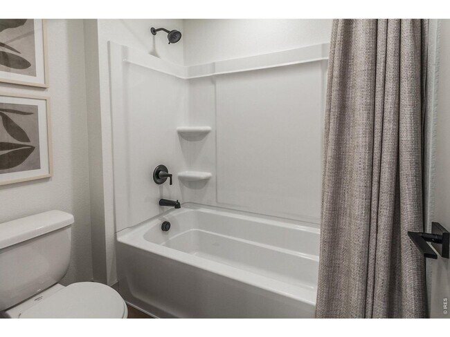 Foto del edificio - Newly constructed 4 Bed/2.5 Bath Single Family Home at Prairie Song in Windsor