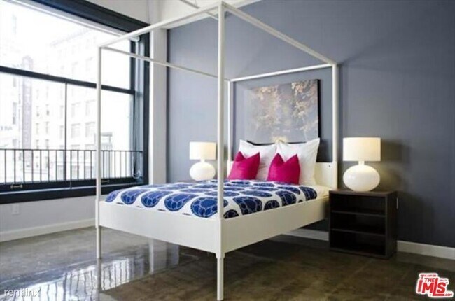 Building Photo - 2 br, 2 bath Condo - 315 W 5th St Apt 814