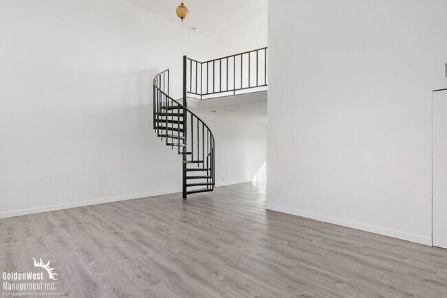 Building Photo - Stylish 1Bdm 2Ba Loft in Uptown Phoenix with Private Yard!