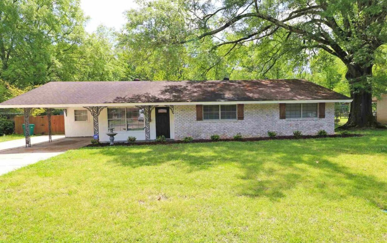 Primary Photo - 104 Somerset Dr