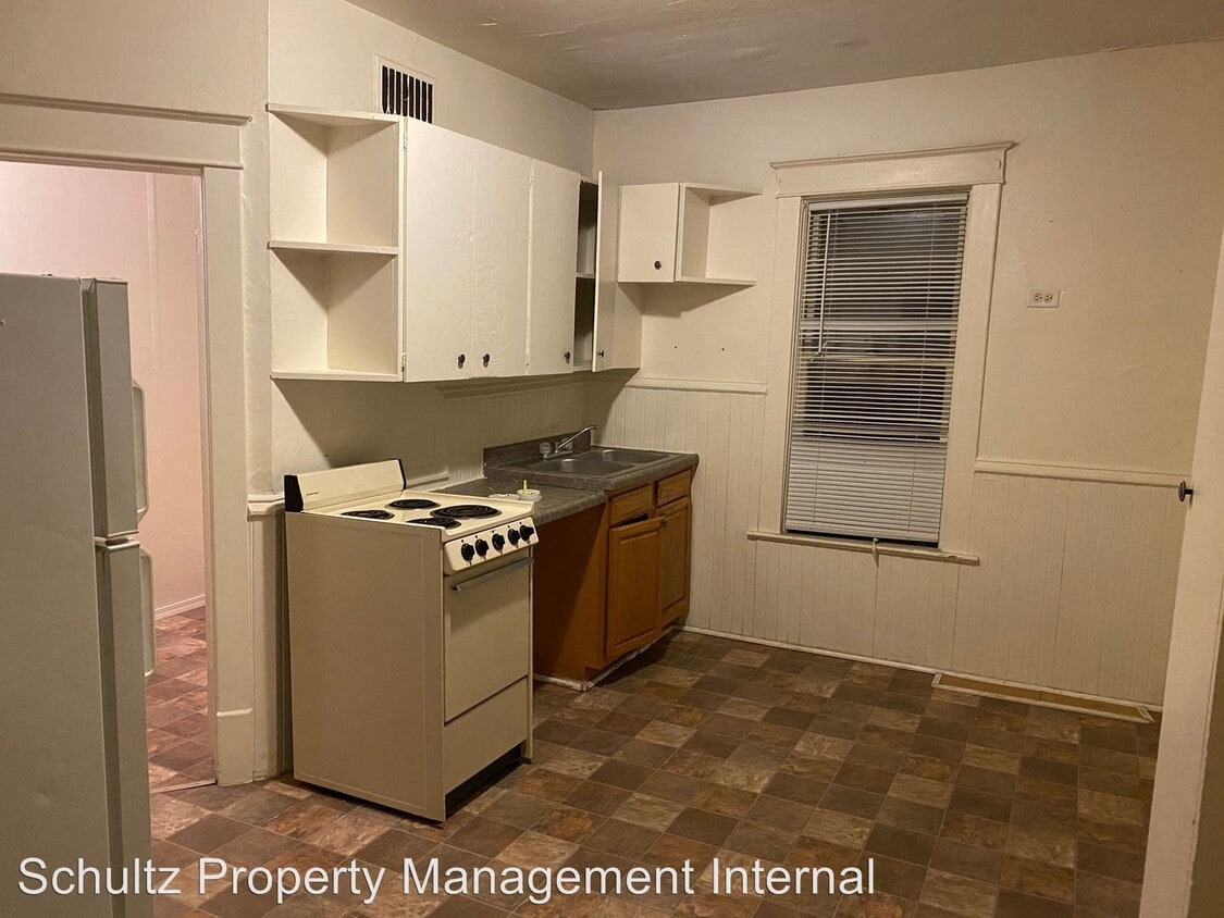 916 S 3rd Ave, Wausau, WI 54401 Room for Rent in Wausau, WI