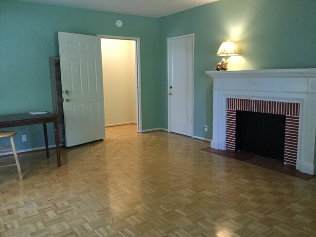 Foto del edificio - 823 N Clybourn Ave