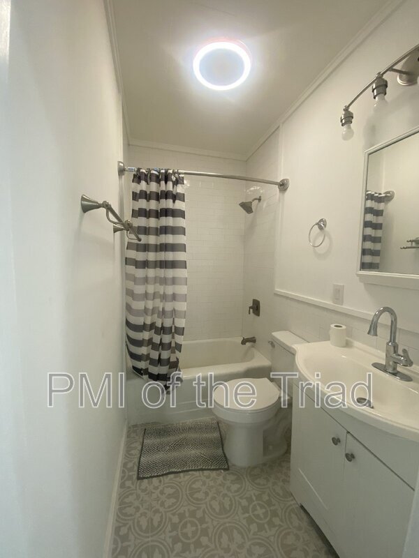 Foto del edificio - 1318 Ridge Ave