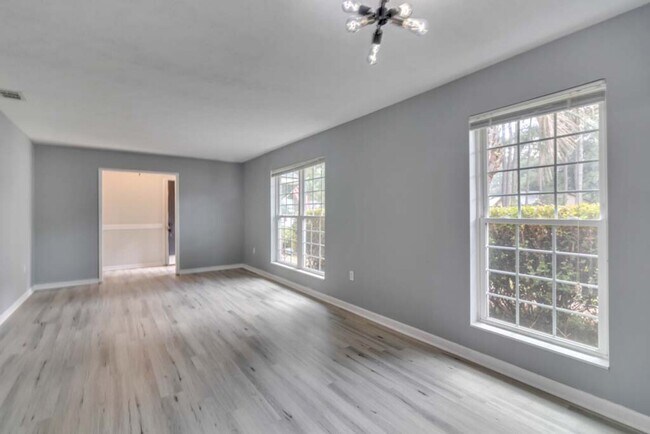 Building Photo - 22 Barksdale Dr