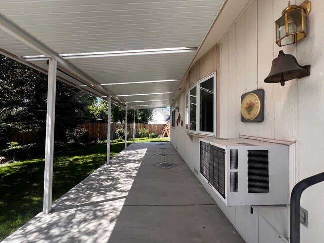 Foto del edificio - Charming 2/2.5 patio home in Gardnerville