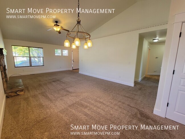 Building Photo - Cute as a Button! 3 bd Single Level with d...